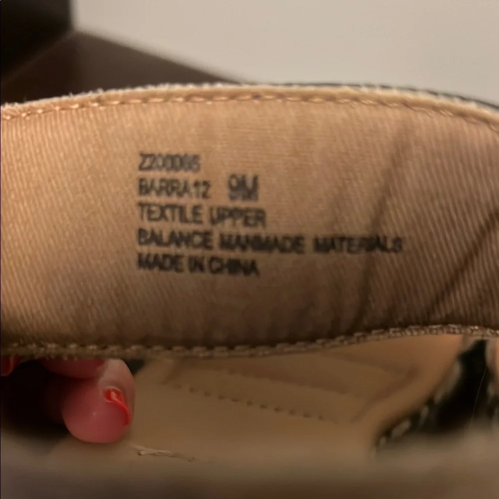 Stylish Black and Tan Wedge Sandals - Picture 3 of 5